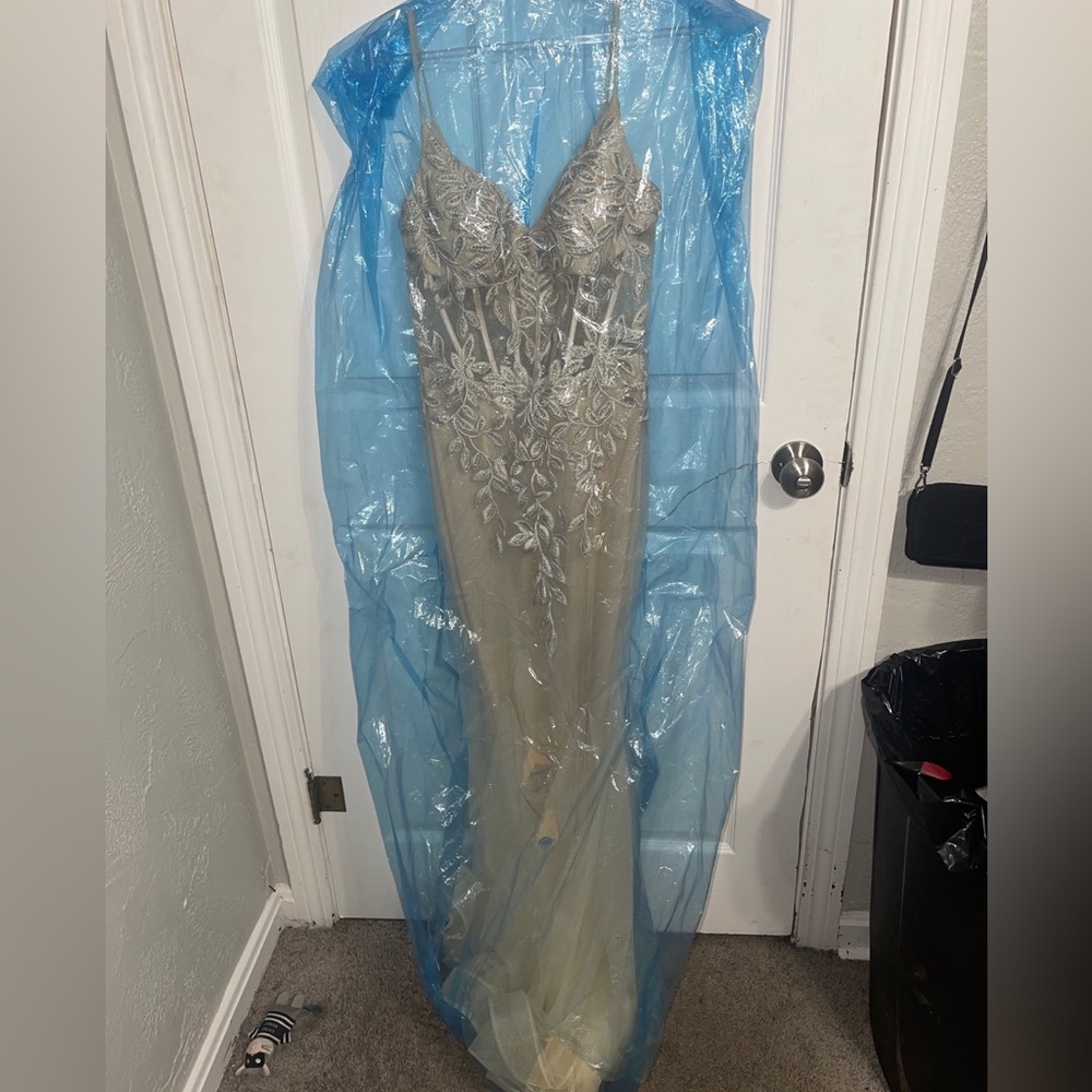 Stunning Mermaid Wedding/Prom dress